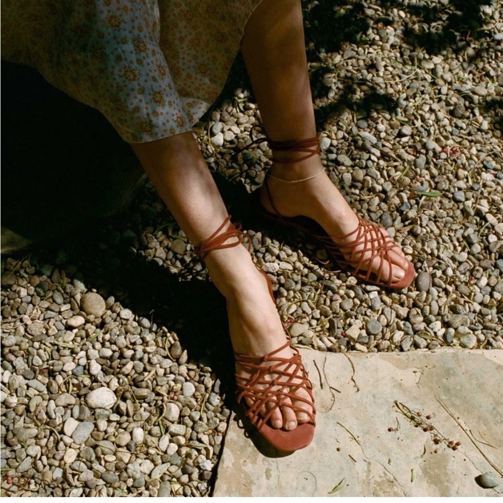 Dôen Casimira Sandal Rust
Suede Size 10 Doen RED Strappy Lace-Up Sandals